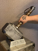 Replica Martelo Mjolnir Com Base Thor: Vingadores Avengers - Marvel Comics - CD